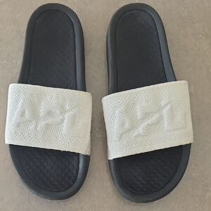 APL Black and Cream Techloom Slides